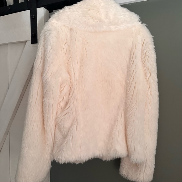 2 for $22 || Fossil Faux Fur Jacket 🤍 Medium 🤍 Pockets - Picture 5 of 13